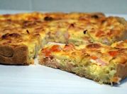 Una foto de quiche salmon