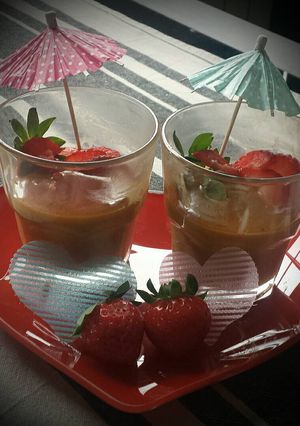 Foto principal de Vasitos de crema de chocolate y caramelo 