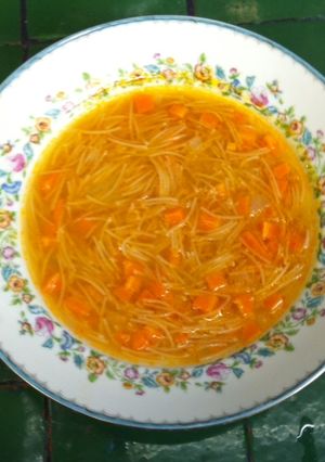 Una foto de Sopa de fideo con zanahorias