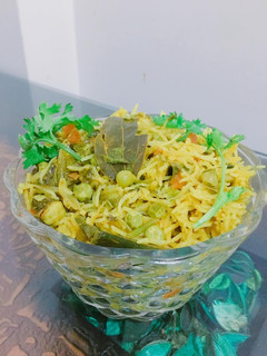 मेथी मटर पुलाव (methi matar pulao recipe in marathi) रेसिपी चे मुख्य फोटो
