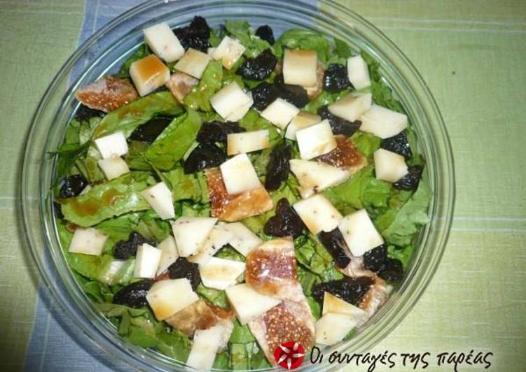 Steps to Prepare Speedy Salad with dried fruits and balsamic vinegar