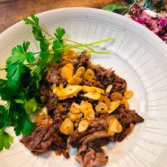 A picture of Japanese Wagyu Beef (fry with garlic and butter soy sauce).