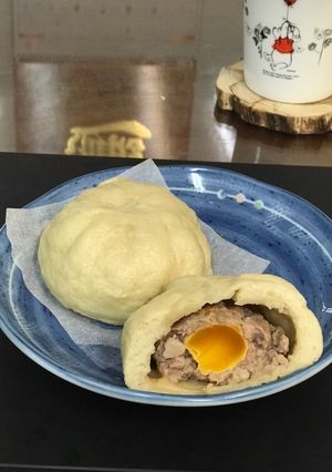鹹蛋黃肉包 的食譜成品照片
