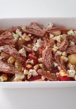 Una foto de Picadillo de la sierra (con tomate, melva, patatas y huevo)