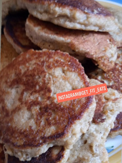 A picture of Blender banana cakes.