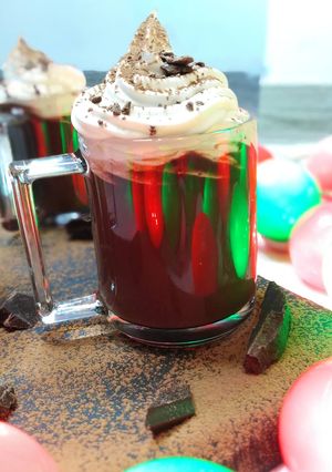 Une photo de Recette chocolat chaud maison à base de chocolat noir à partager pour Noël