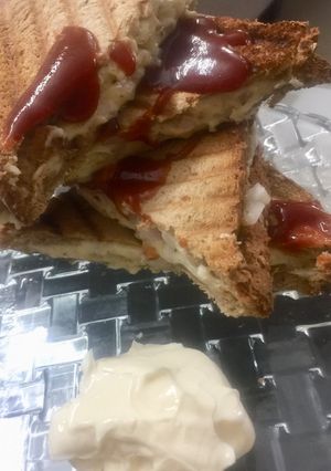 A picture of Onion Cheese burst Sandwiches.