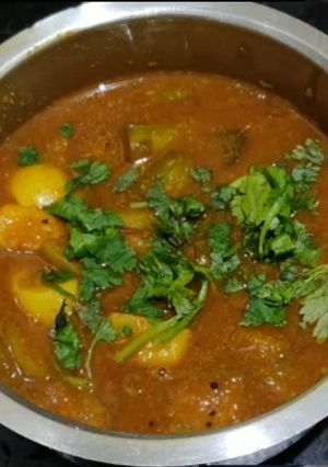 A picture of Pointed Gourd Curry.