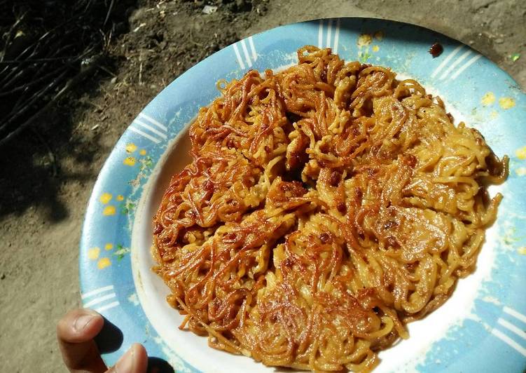 Langkah Mudah untuk Membuat Pizza mie aka martabak mie yang Enak Banget