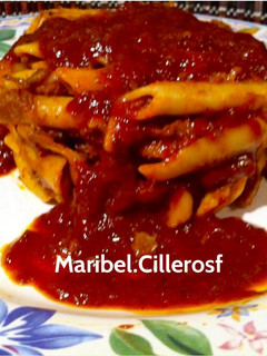 Una foto de Macarrones con tomate frito casero y picadillo de chorizo