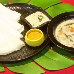 A picture of Neer Dosa and Vegetable Stew.