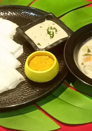 A picture of Neer Dosa and Vegetable Stew.