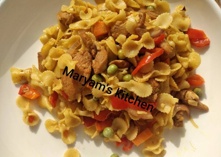 Stir fried pasta with shredded chicken