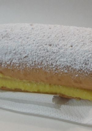 Una foto de Brazo de gitano (o enrollado) relleno de crema pastelera