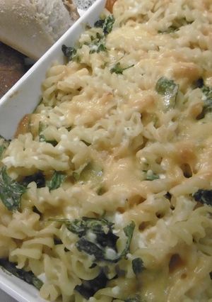A picture of Mac n' Cheese Spinach Casserole.