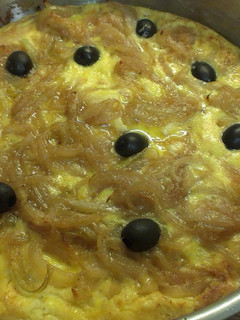 Una foto de Frittata de cebolla y queso