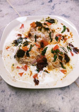 A picture of Mash ki Daal k Dahi Baray 😋.