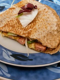 Tortilla szendvics,virslis,tojásos,sajtos, friss salátával 😋😋 recept fotója