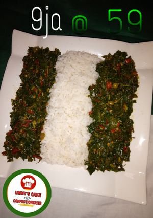 A picture of Nigerian rice & greenish sauce.