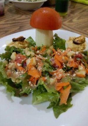 Una foto de Ensalada con manzana y nuez