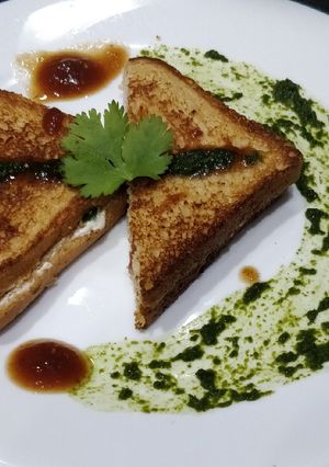 A picture of Hung Curd Toast.