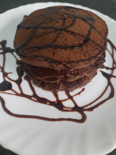 चॉकलेट पैनकेक (chocolate pancake recipe in Hindi) रेसिपी मुख्य फोटो