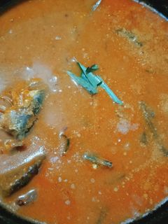 கிராமத்து மீன் குழம்பு(village style fish curry recipe in tamil) செய்முறை முக்கிய புகைப்படம்