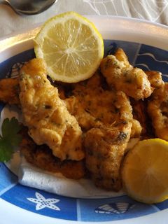 Una foto de Bacalao rebozado y frito