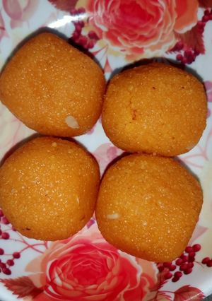 बूंदी के लड्डू (boondi ke ladoo recipe in Hindi) रेसिपी मुख्य फोटो