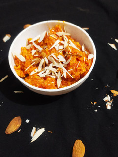 गाजर का हलवा (gajar Ka halwa recipe in Hindi) रेसिपी मुख्य फोटो
