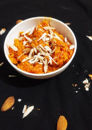 गाजर का हलवा (gajar Ka halwa recipe in Hindi) रेसिपी मुख्य फोटो