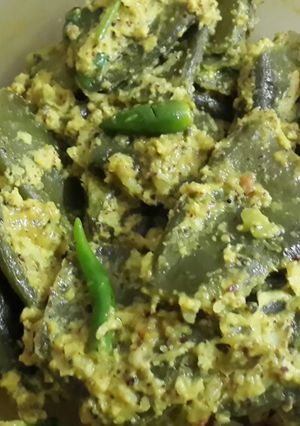 A picture of Shim (broad beans) paturi.