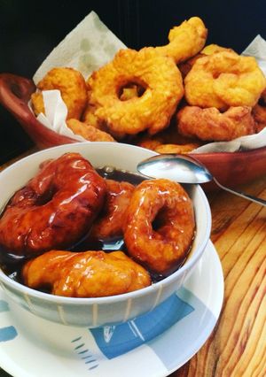 Una foto de Picarones con Chancaca