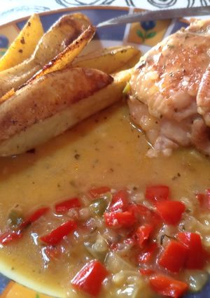 Una foto de Pollo a la mostaza con papas rústicas