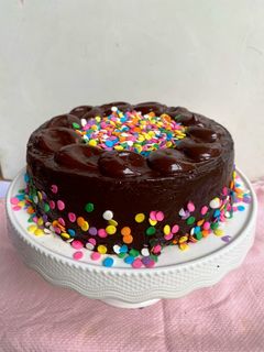 Una foto de Pastel de chocolate con ganache de chocolate