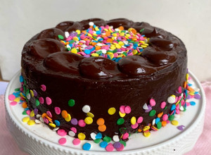 Una foto de Pastel de chocolate con ganache de chocolate