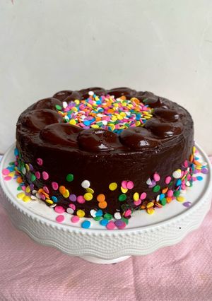 Una foto de Pastel de chocolate con ganache de chocolate