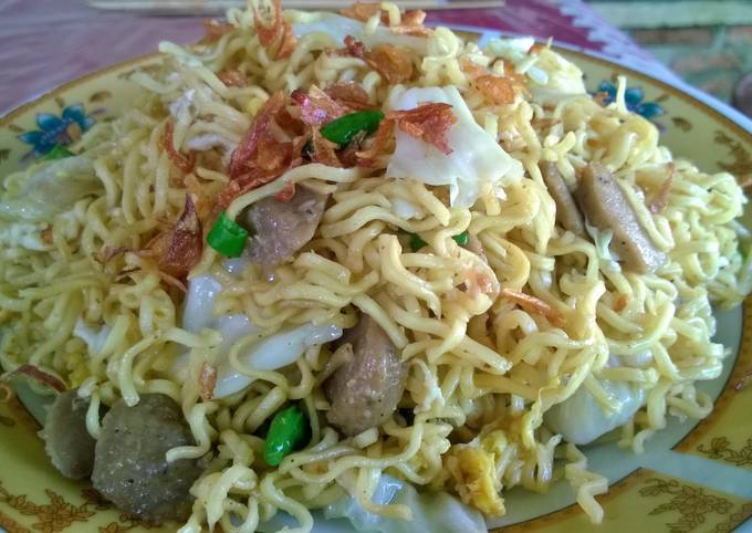 Mie goreng bakso (simple enak dan mantap )