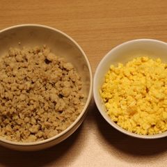 A picture of Two-Color Soboro (Chicken and Egg).