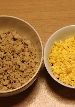 A picture of Two-Color Soboro (Chicken and Egg).