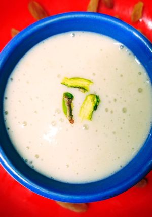 A picture of Curd and banana smoothie.