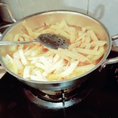 A picture of Crispy potato fries.