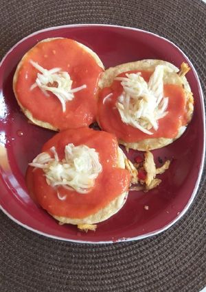 Una foto de Tortillas con pollo y queso !!