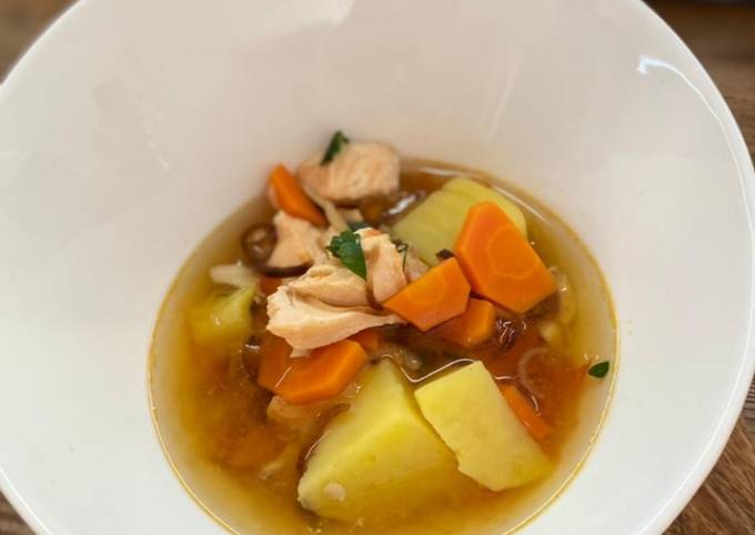 Уха из лосося и стерляди - рецепт приготовления, фото-инструкция, ингредиенты