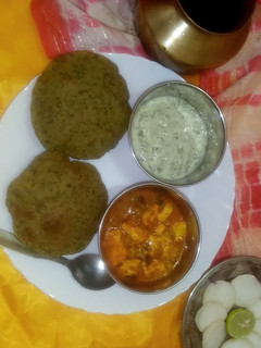 बथुआ पूड़ी (Bathua Puri recipe in hindi) रेसिपी मुख्य फोटो