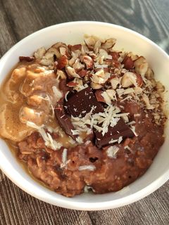 Une photo de Porridge noisettes chocolat