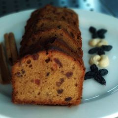 A picture of Plum cake.