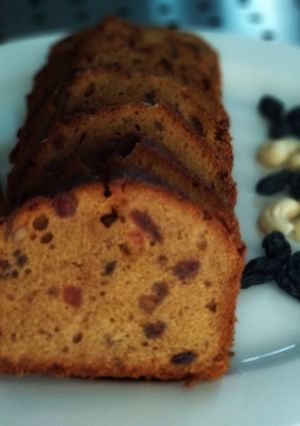 A picture of Plum cake.