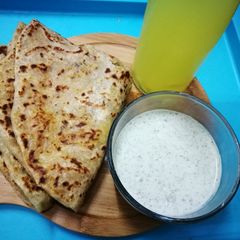 A picture of Aloo ka paratha.