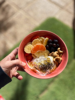 Una foto de Bowl de fruta para el almuerzo